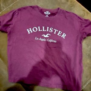 Women’s cropped T-shirt from Hollister.